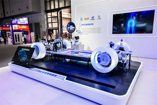 破晓之声：上汽新年贺词中的改革新象与时代回响