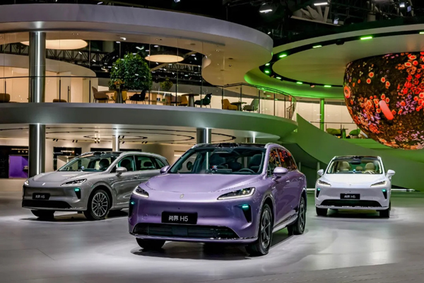 销量两位数增长!上汽2025:从容驭浪,科技向新